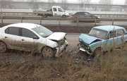 В Башкирии три человека пострадали в столкновении Renault Logan и ВАЗ-2106