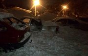 В Уфе сошедший с крыши снег повредил 7 автомобилей