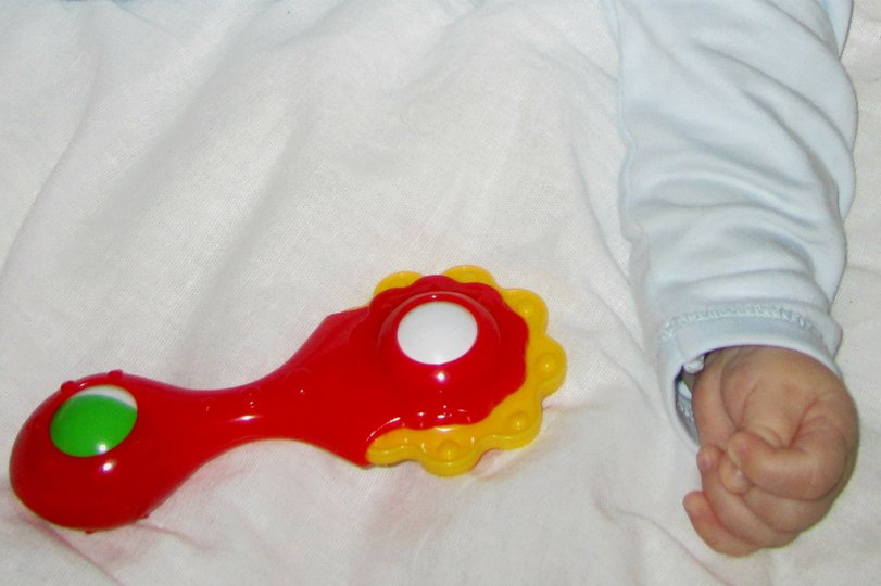 В Уфе трехлетняя девочка оказалась зажата в своей кроватке