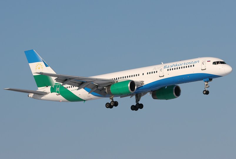 Самолет Boeing-757 авиакомпании "Башкортостан"