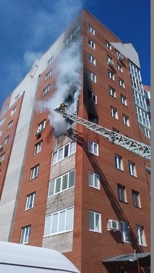 В Уфе загорелась лоджия квартиры от брошенного сверху окурка