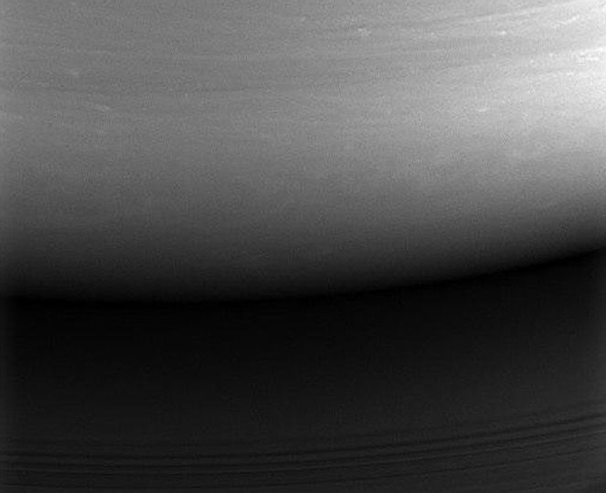 Опубликован последний снимок, сделанный аппаратом Cassini