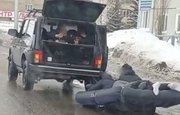 В Башкирии компания молодых людей каталась на надувном матрасе, прицепленном к «Ниве»