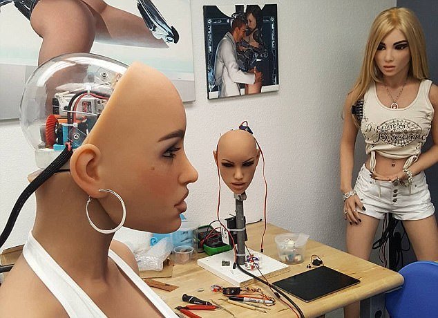 Секс-роботов хотят научить отказывать человеку