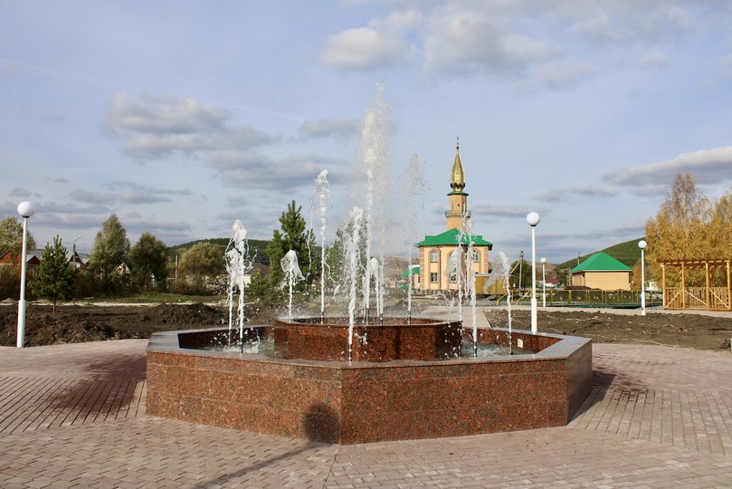 Победила «Дружба»: Как инициатива жителей села из Башкирии переросла в большой семейный парк с фонтаном