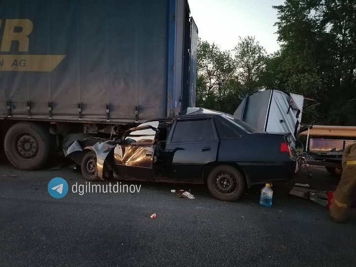 На трассе М-7 в Башкирии пенсионер врезался в сломанный грузовик: Его супруга погибла