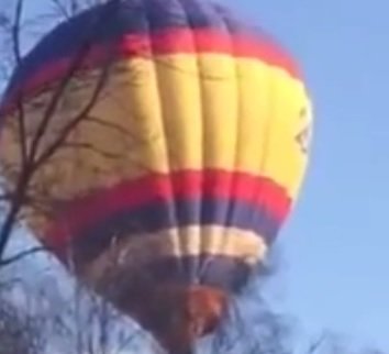 В Уфе воздушный шар чуть не врезался в жилой дом