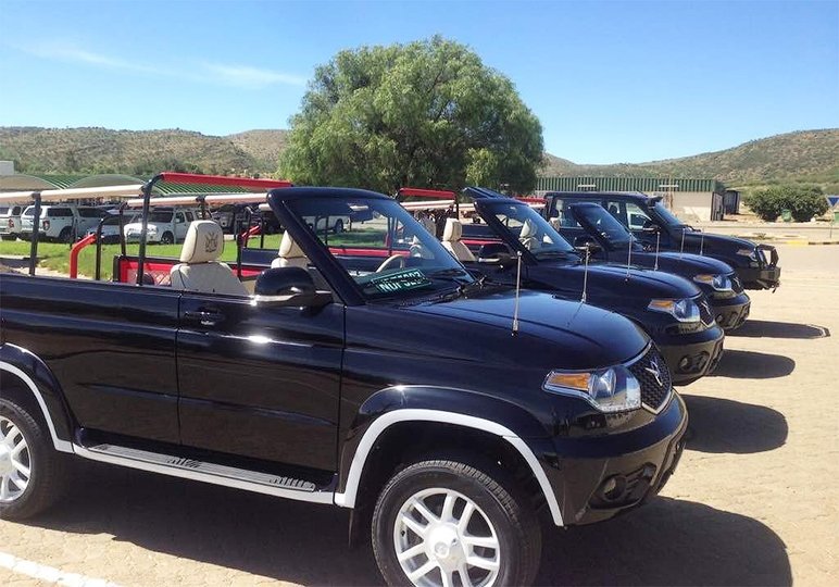 Президент Намибии принял парад на кабриолете УАЗ «Патриот»