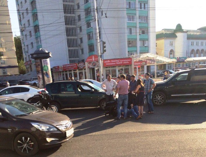 В Уфе водитель Skoda сбил пешехода, перебегавшего дорогу на красный сигнал светофора