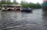 Ливень и шквалистый ветер обрушились на Стерлитамак: дороги ушли под воду