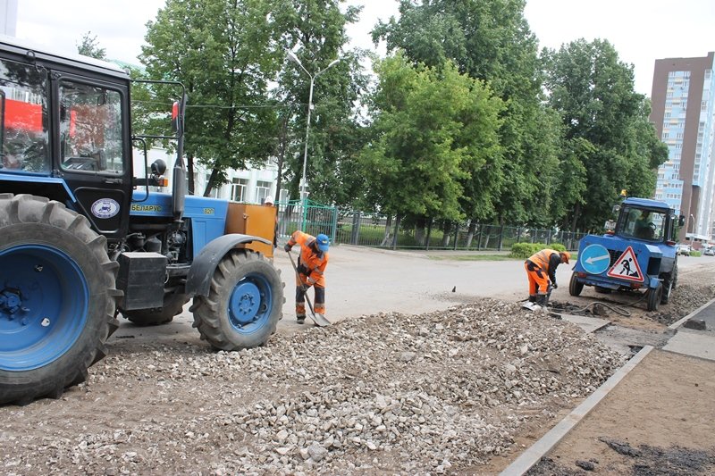 В Деме продолжают ремонтировать дороги