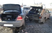 В Уфе водитель иномарки протаранил две стоящие автомашины