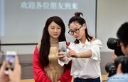 Китайские ученые представили созданную ими женщину-робота