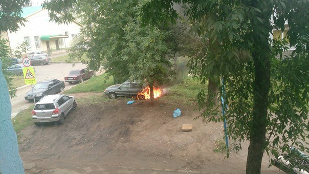 В уфимской Черниковке загорелся автомобиль