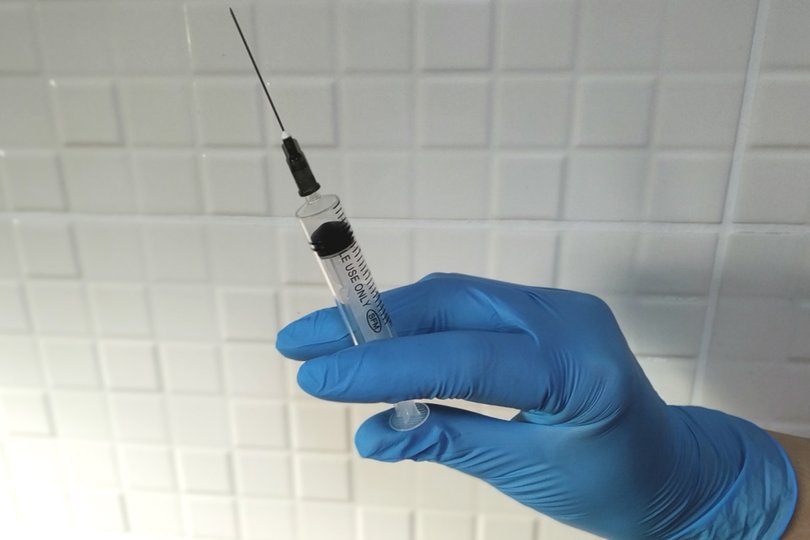 Вакцинация несовершеннолетних: Онищенко сказал, что нужна специальная детская вакцина