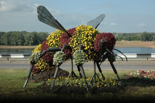 В Уфе появилась копия цветочной «пчелы»