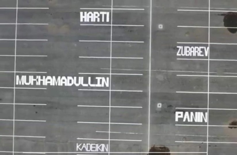На стоянке возле «Уфа-Арены» появились парковочные места с именами хоккеистов местной команды