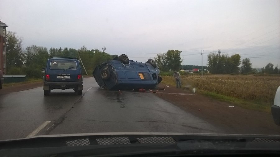 Под Уфой перевернулась ГАЗель с мандаринами