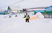 Госавтоинспектор из снега навел порядок на селе и восхитил сотрудников ГИБДД