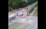 В Уфе под колёса иномарки попал мальчик, выбежавший на дорогу на запрещающий сигнал светофора