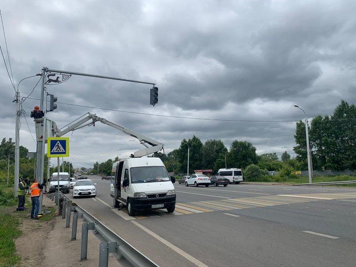 На одном из загруженных и проблемных участков дорог в Уфе появился светофор