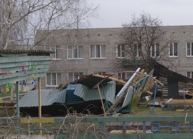 Появилась запись падения крыши детского сада под Уфой