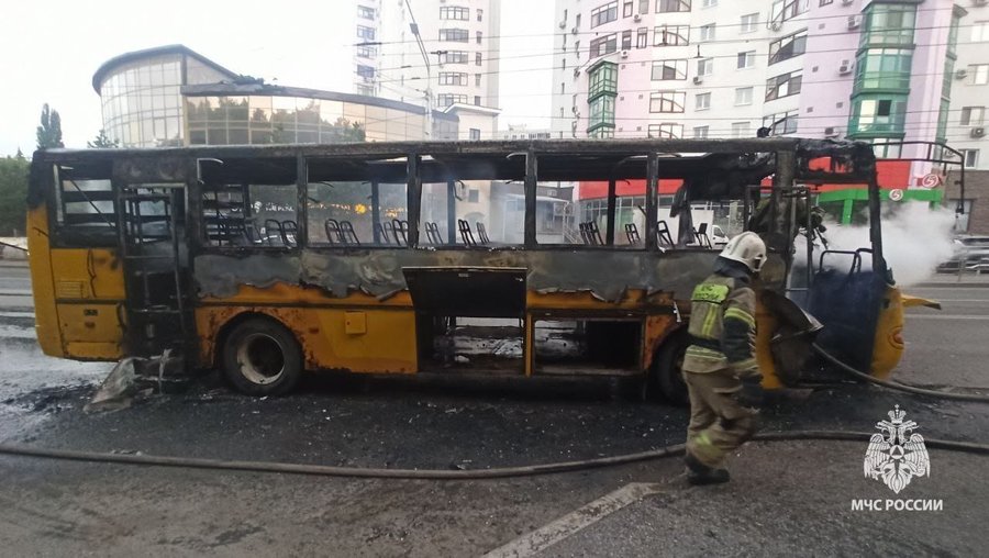 В Уфе сгорел пассажирский автобус