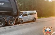 В Башкирии минивэн врезался в фуру: Один пассажир легковушки погиб, еще трое травмированы