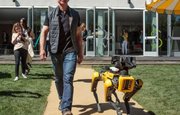 Глава Amazon выгулял свою новую собаку-робота
